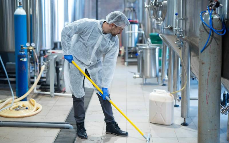 Professional sanitation cleaning in a food and beverage production facility