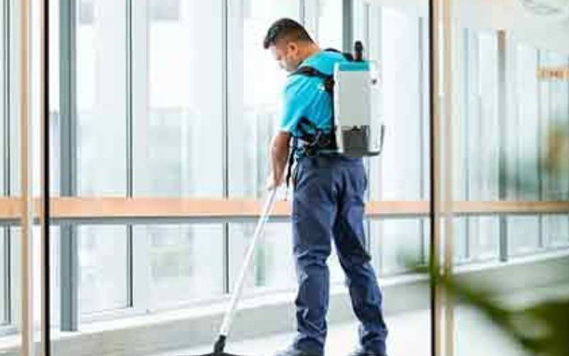 Professional commercial cleaning service for an office